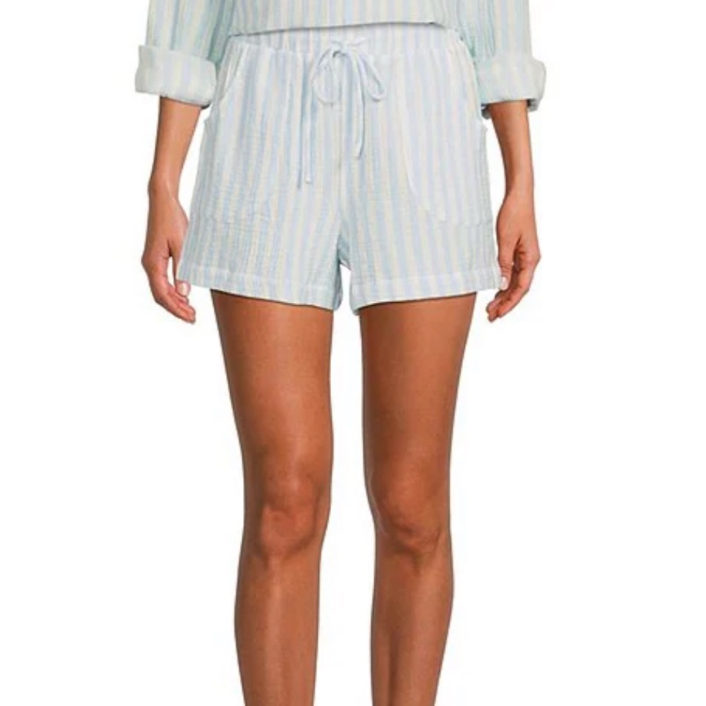 🌷Every
Light Blue Striped Print High Rise Cuffed Drawstring Shorts